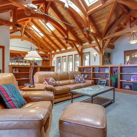 Bottle Bay Lakefront Lodge แซนด์พอยต์ ภายนอก รูปภาพ