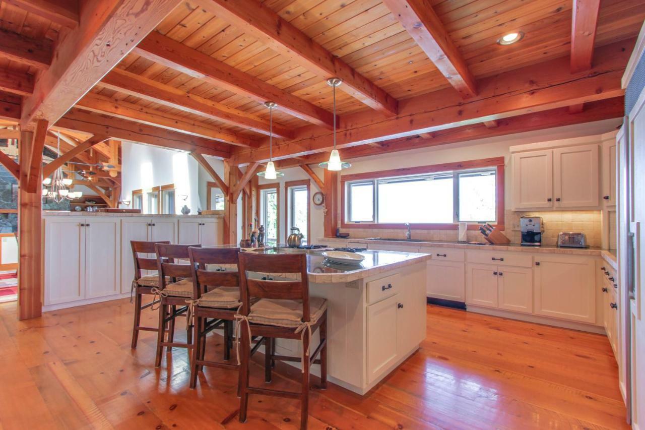 Bottle Bay Lakefront Lodge แซนด์พอยต์ ภายนอก รูปภาพ