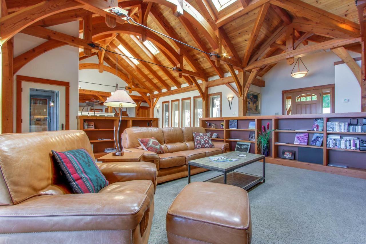 Bottle Bay Lakefront Lodge แซนด์พอยต์ ภายนอก รูปภาพ
