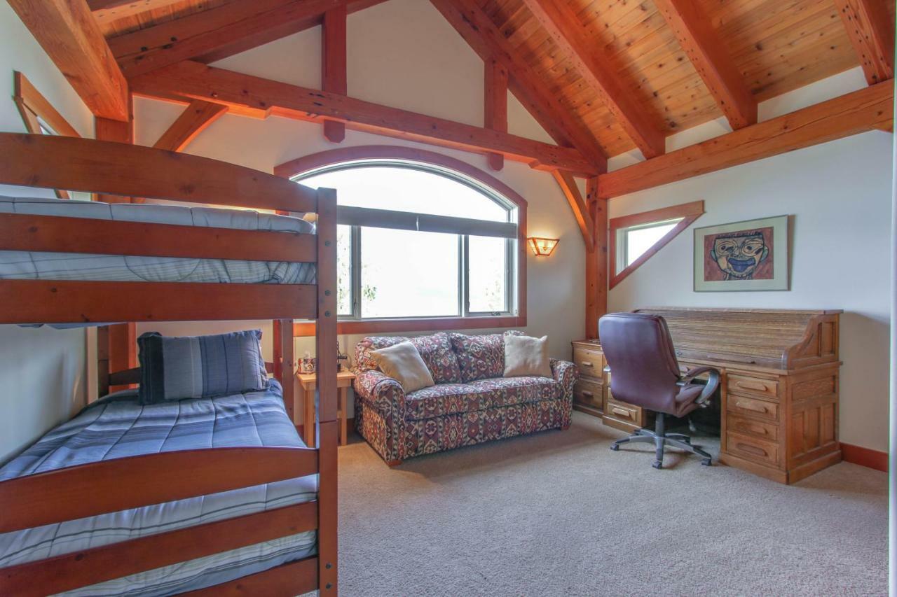 Bottle Bay Lakefront Lodge แซนด์พอยต์ ภายนอก รูปภาพ