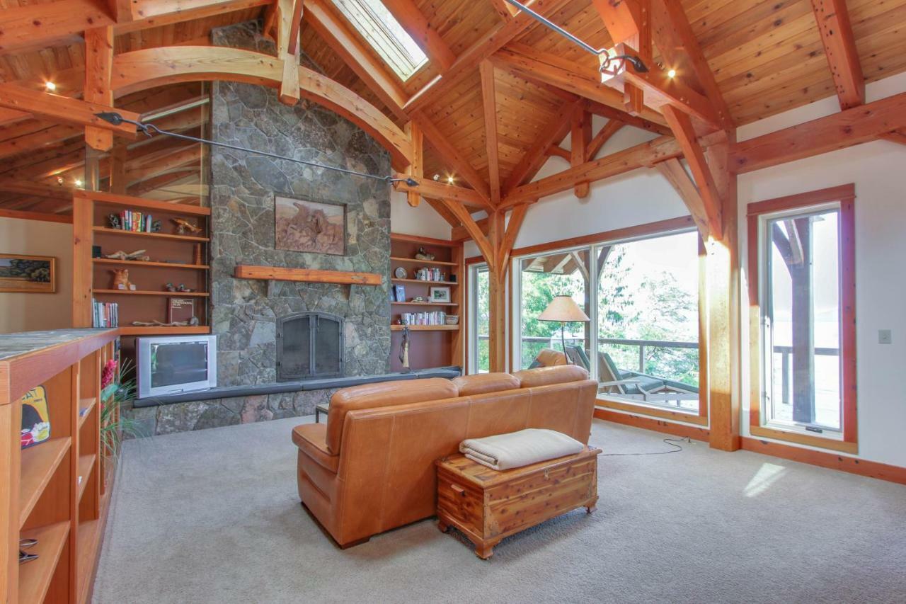 Bottle Bay Lakefront Lodge แซนด์พอยต์ ภายนอก รูปภาพ