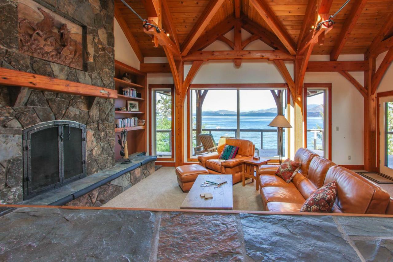 Bottle Bay Lakefront Lodge แซนด์พอยต์ ภายนอก รูปภาพ
