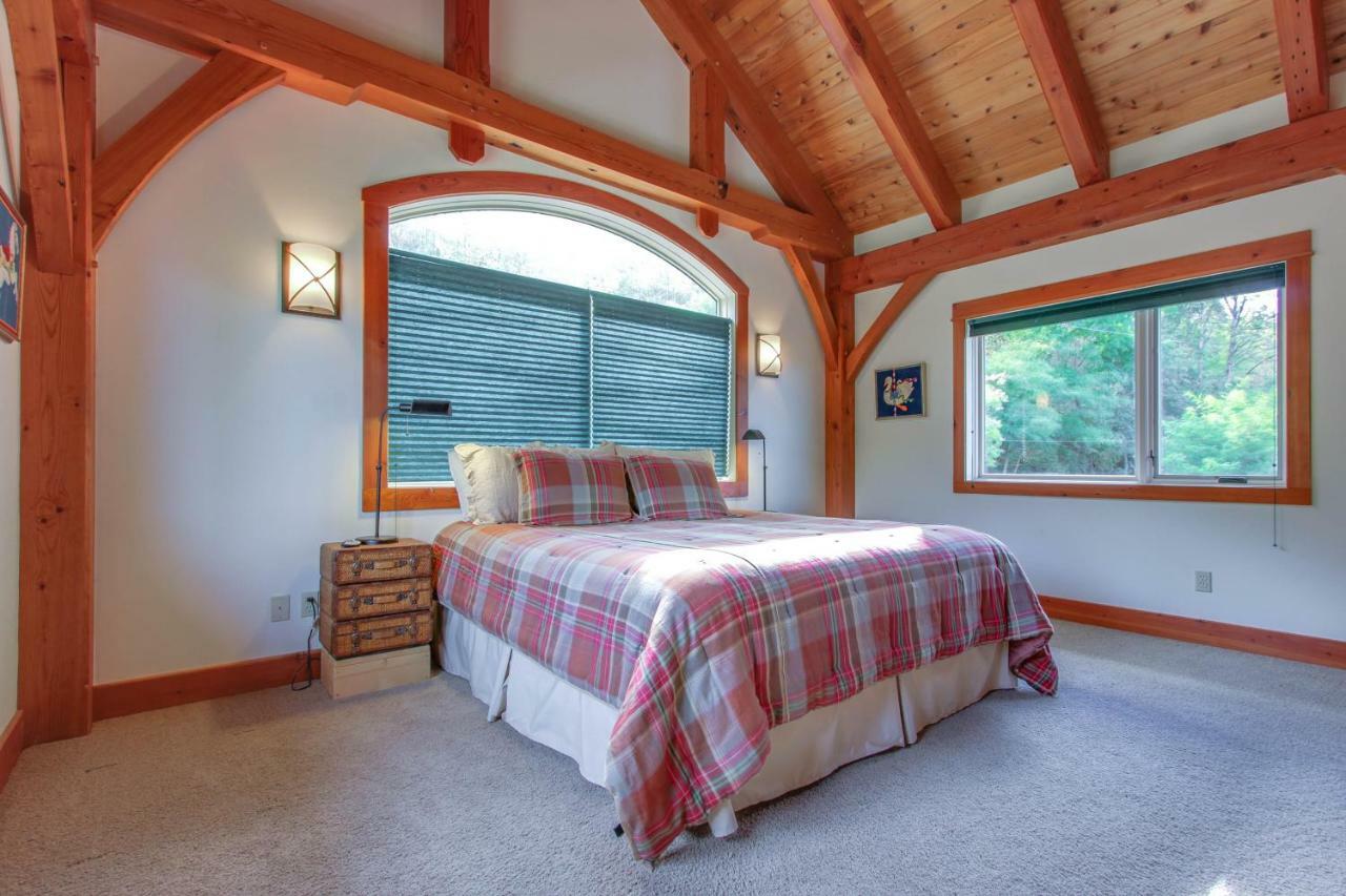 Bottle Bay Lakefront Lodge แซนด์พอยต์ ภายนอก รูปภาพ