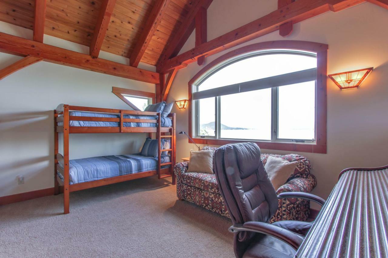 Bottle Bay Lakefront Lodge แซนด์พอยต์ ภายนอก รูปภาพ
