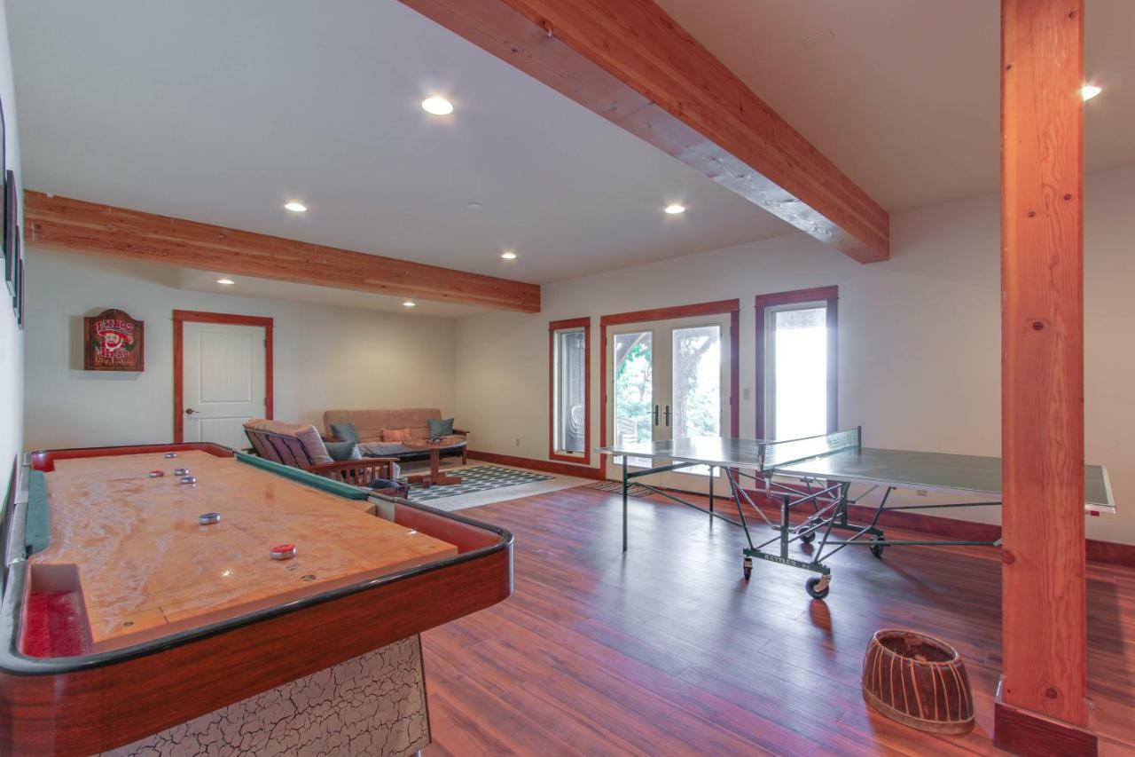 Bottle Bay Lakefront Lodge แซนด์พอยต์ ภายนอก รูปภาพ